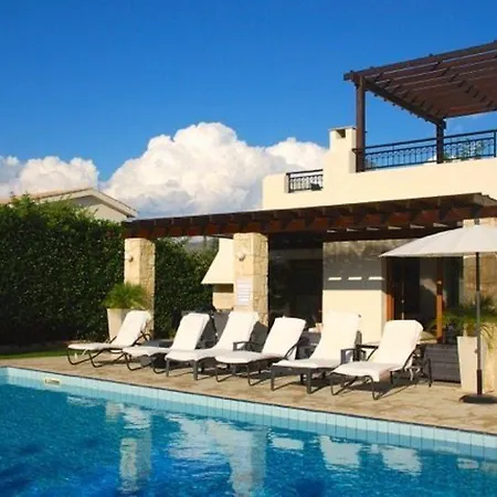 Willa Lara “child Friendly With Pool Alarm, Free Cot & High Chair”