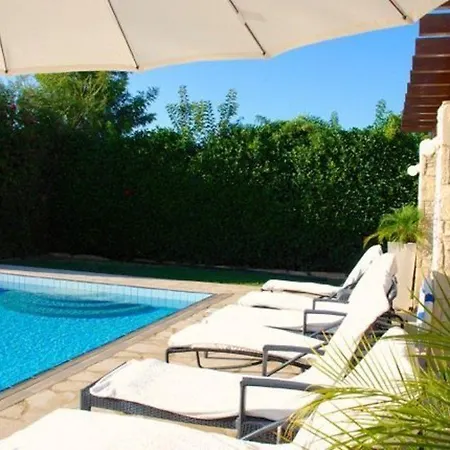 Lara “child Friendly With Pool Alarm, Free Cot & High Chair” 库克里亚