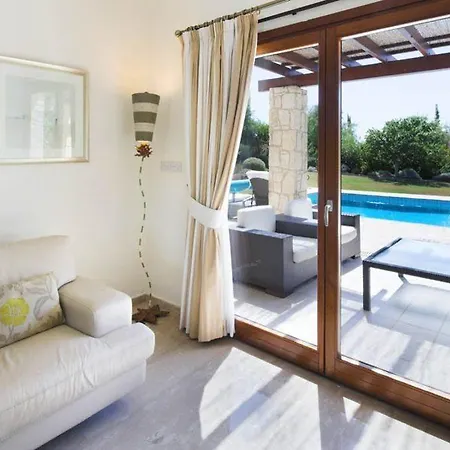 Lara “child Friendly With Pool Alarm, Free Cot & High Chair” 库克里亚