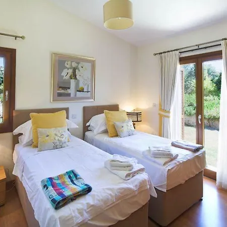 Lara “child Friendly With Pool Alarm, Free Cot & High Chair” 库克里亚